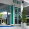 Tuana Hotels Brook Pool Access