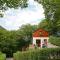 Cottage with a terrace and a view of the valley - Евай