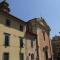 It ’s located in the historic center of Pisa on the ground floor of a 17th century building