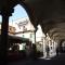 It ’s located in the historic center of Pisa on the ground floor of a 17th century building