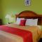 Oak Tree Inn & Suites