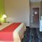 Oak Tree Inn & Suites