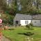 Spacious cottage - walk to Crieff
