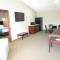 Edgewater Hotel and Suites - بوت-إن-باي