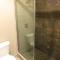 Edgewater Hotel and Suites - بوت-إن-باي