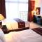 Foto: Golden Gem Tuan Chau Hotel 28/48