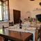 Masia Sitges Mas Peirot Geniune Farmhouse 20 min walk from beaches 60 Heactares of Wine Fields Garden AC Until 18 people - 克尤伯厄拉斯