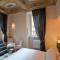 Little Queen Suite