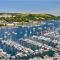 Nancies Place - - A BEAUTIFUL GEORGIAN DUPLEX APARTMENT - - Centre of Old Dartmouth Town - - ONSITE PRIVATE PARKING