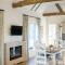 Cowdray Holiday Cottages