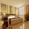 Pose In Hotel Solo