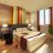 Pose In Hotel Solo