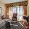 Gaslamp Plaza Suites
