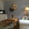SEASIDE APARTMENTS - CAPTAINS LOUNGE