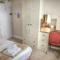 Lion Hotel & Studio Apartments