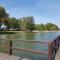 Blaues Haus am See