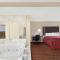 Days Inn by Wyndham College Station University Drive