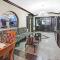 Super 8 by Wyndham Houston Hobby Airport South