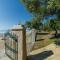 Renata Rooms & Studios - Beachfront, Large Garden & Free Parking