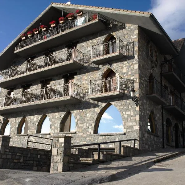 El Churrón, hotel v destinaci Larrés