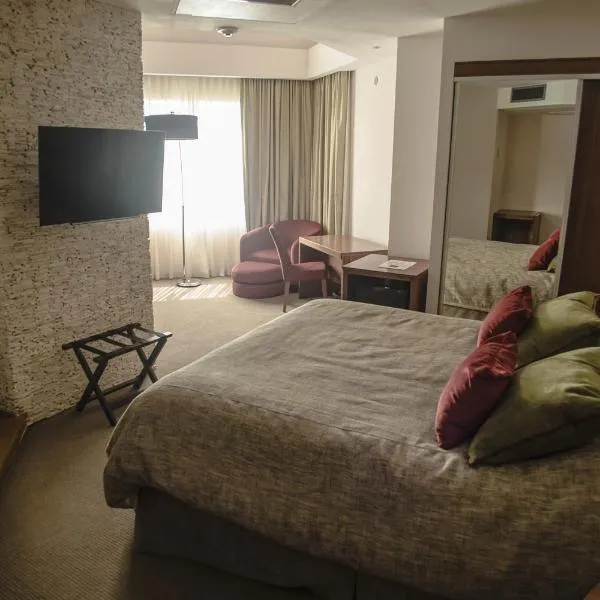 Plaza Huincul में, होटल Antu Malal Hotel