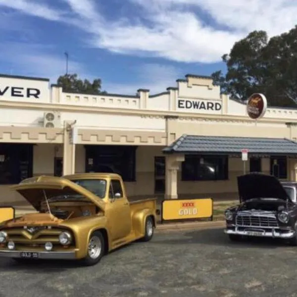 Edward River Hotel, hotel i Deniliquin