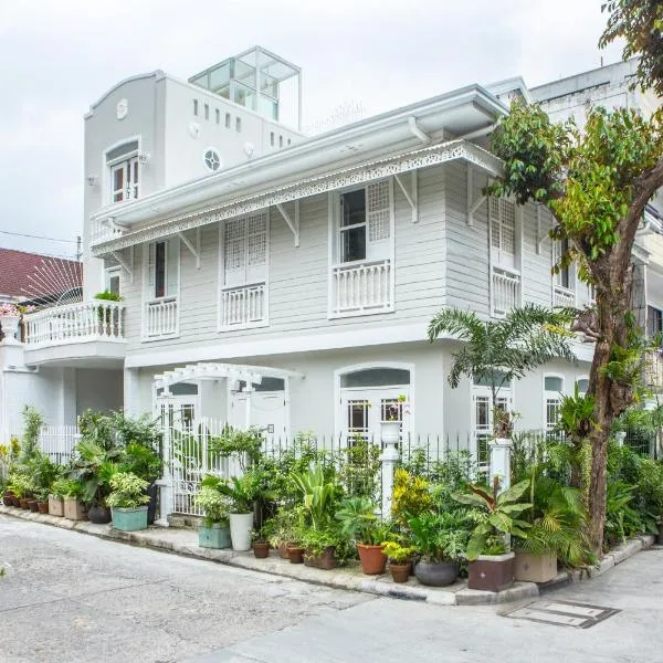 Charming La Casita Mercedes, 5Br and 5TB for Family and Friends Staycation- Read Listing Info, hotel in Manila