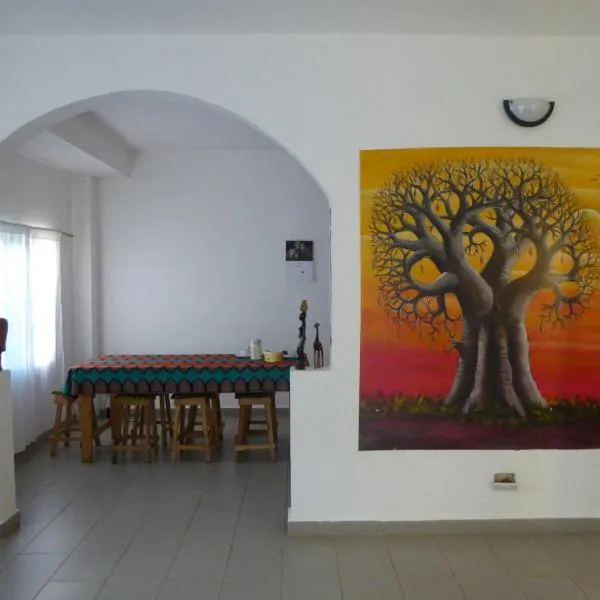 Sarawally Guesthouse، فندق في Ampaya