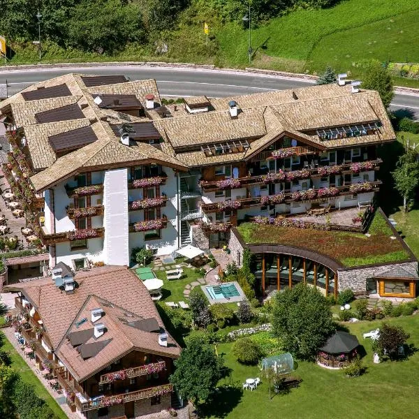 Hotel Gran Paradis, hotel v Campitello di Fassa