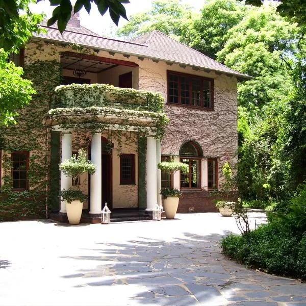 Foxwood House Boutique Hotel, hotel v destinaci Johannesburg