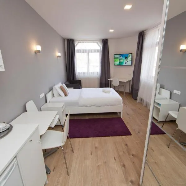 Rozmaryn Rooms & Apartments, ξενοδοχείο σε Rakovnik