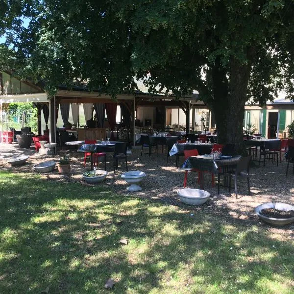 L'Art Dit Vin, hotel din Saint-Aigulin