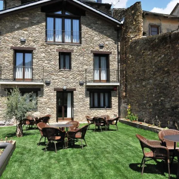 Allotjament Rural La Comella, hotel i Tirvia