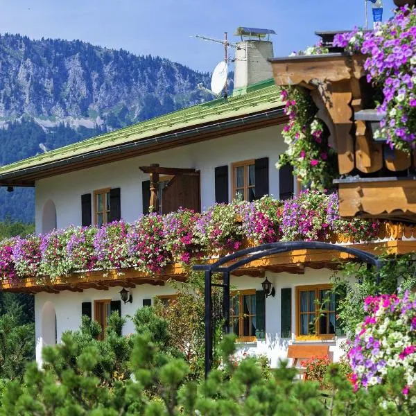 Pension Loiplstüberl, hotel in Bischofswiesen