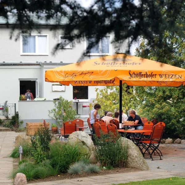 Hotel Zum Birkenhof: Burow şehrinde bir otel