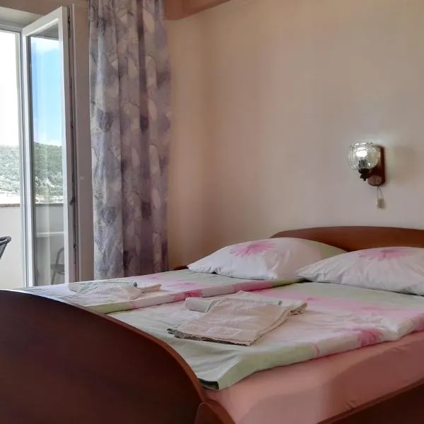 Ljubica Apartments and Rooms, hotel in Rab