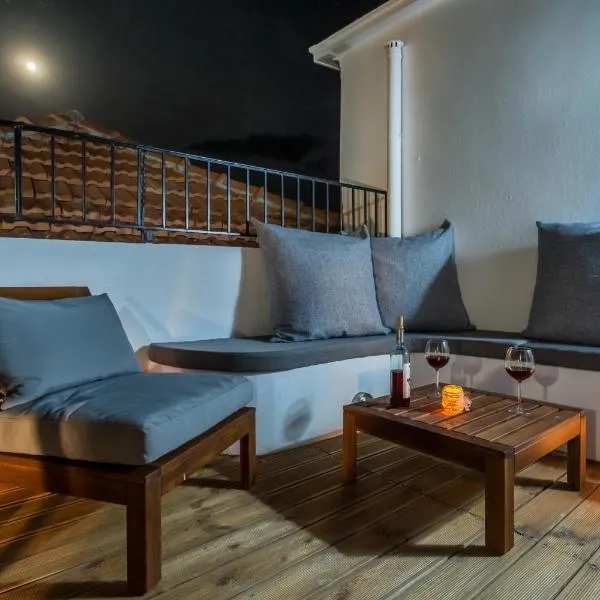 Evagelia's deluxe villa-Jacuzzi in Skopelos center, hotel em Skopelos Town