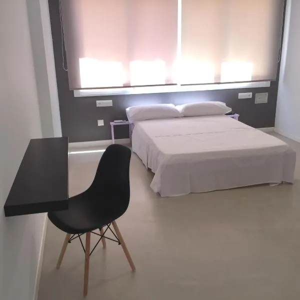 SolRoom (plz. La Nogalera), hotel v destinaci Torremolinos