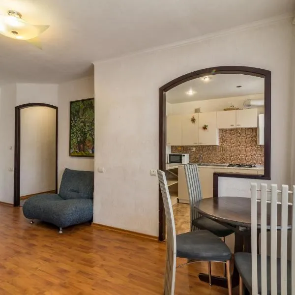 Lux 3-bedroom Most City area, hotel in Dnipro