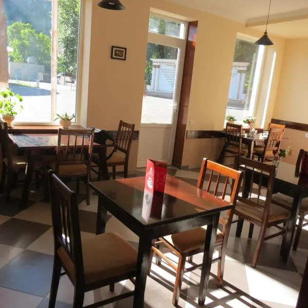 Tvishi Guest House, hotel in Tsʼageri