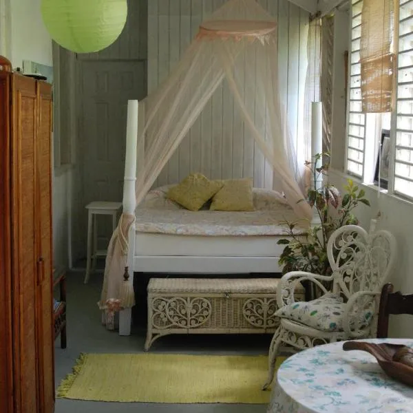 Charming Old World Apartment, hotel in Bridgetown