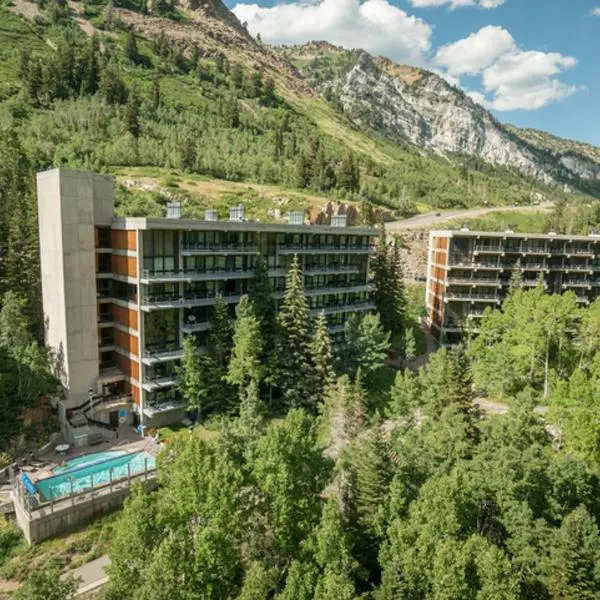 Inn at Snowbird, hotel in The Cliff Lodge