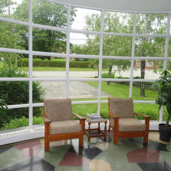 Motel & Hotel La Paysanne, hotel a Sherbrooke