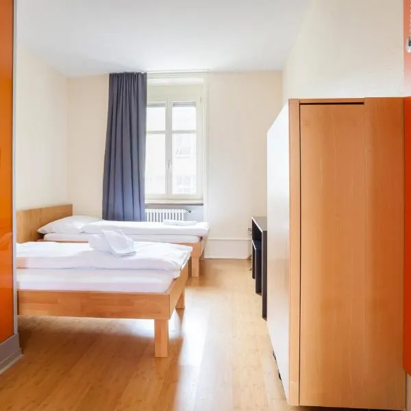 easyHotel Basel - self service and self check-in, hotel v Basileji