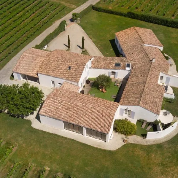 Chambres d'hôtes Les Sarments, hotel v destinaci Saint-Pierre-dʼOléron