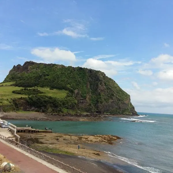 Nice View Guesthouse, hotel in Seogwipo