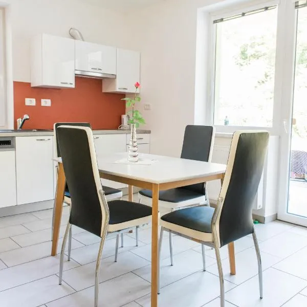 Guest House Rosi, готель у місті Толмин