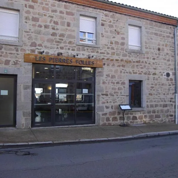 Les Pierres Folles, hotel v destinaci Rozier-en-Donzy