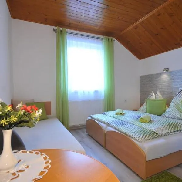 Penzión pod Troma Korunami, hotel in Červený Kláštor