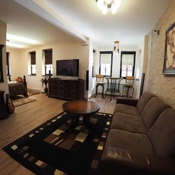 Guest house DON-lux, готель у місті Плєвля